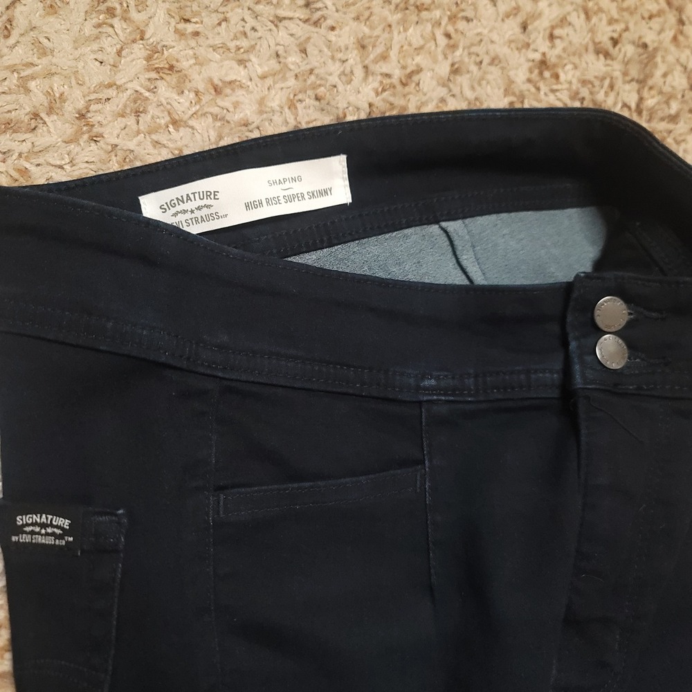 Signature by Levi Strauss Women 4 High Rise Super Skinny Jeans Shaping Dark Wash